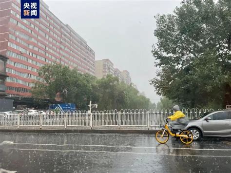 0427_直击北京暴雨 官方建议错峰下班
